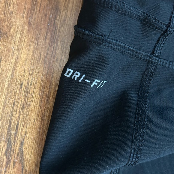 Nike Dri-FIT Women’s Black Cropped Leggings Size XL - Picture 5 of 8